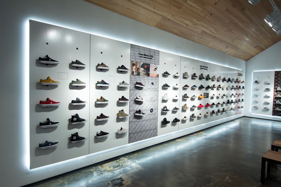 retail design lighting shoes